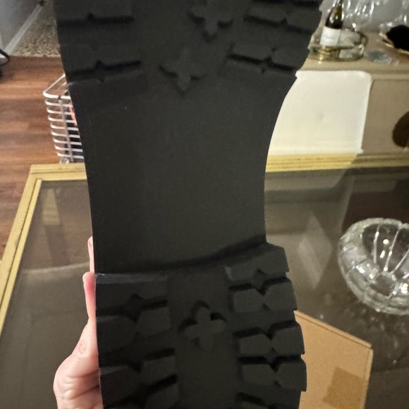 Brand new inbox, lands, and Chelsea boots size 8 - Picture 3 of 4